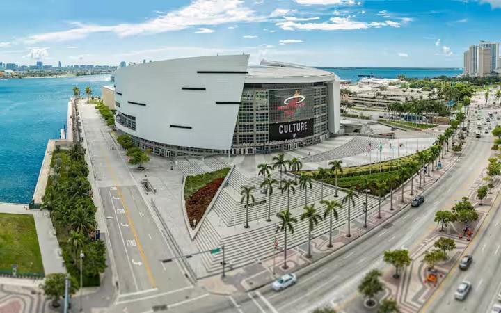 Luxury High Rise * Miami