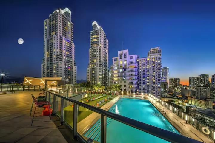 Apartment Luxury High Rise